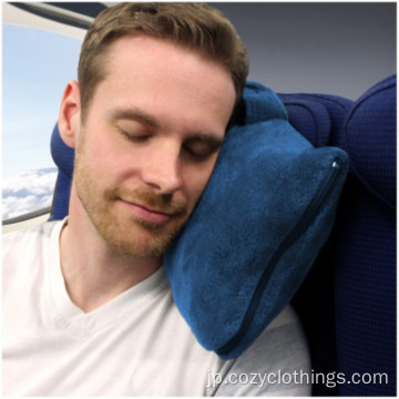 バッグに詰め込まれた旅行ブランケット枕飛行機の毛布